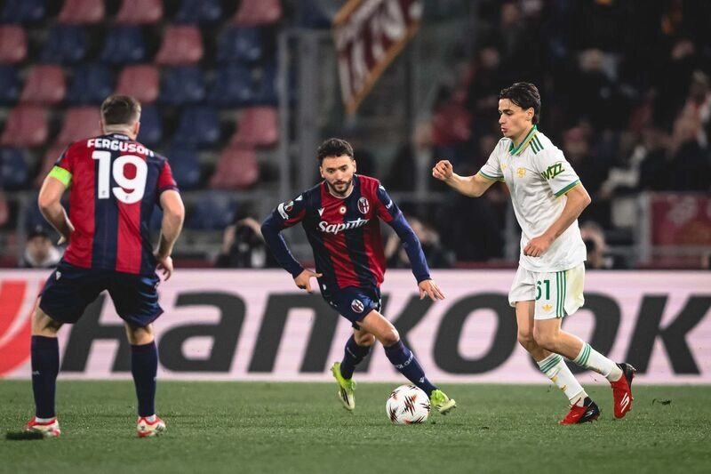 Bernardeschi tỏa sáng rực rỡ ở màn so tài giữa Bologna vs AS Roma